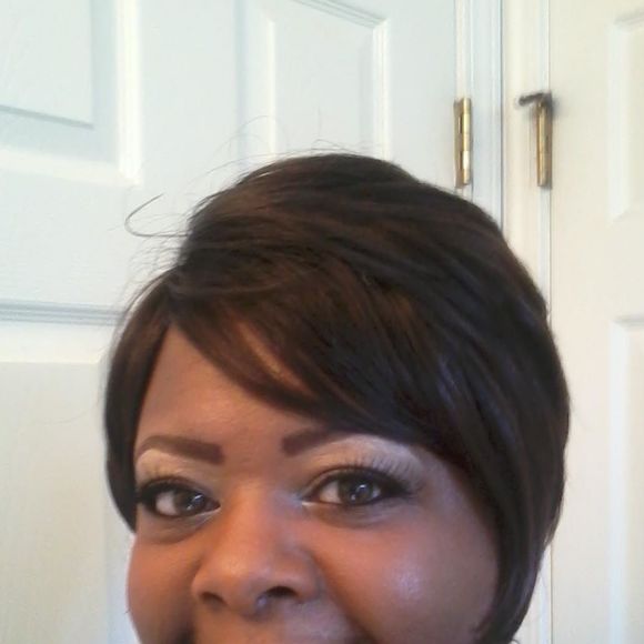 Meet your Posher, Cynthia - Picture 1 of 1